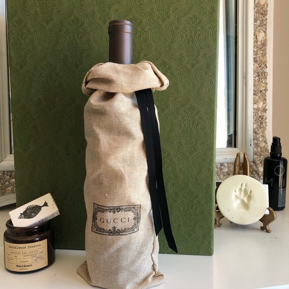 - GUCCI ⬆️ cycle 🍷 wine gift bag
